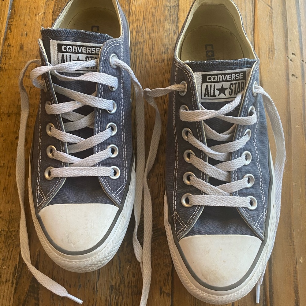 Blue low top converse
